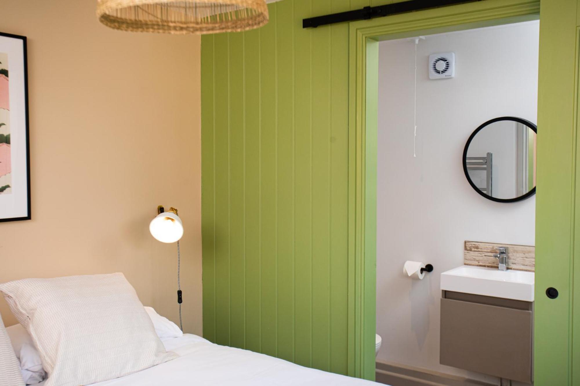 Settle - Stylish Self Check-in & Self Catering Southampton
